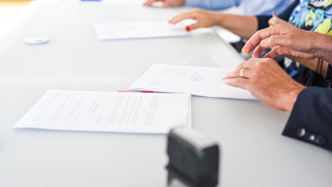 Contract and logistics management service